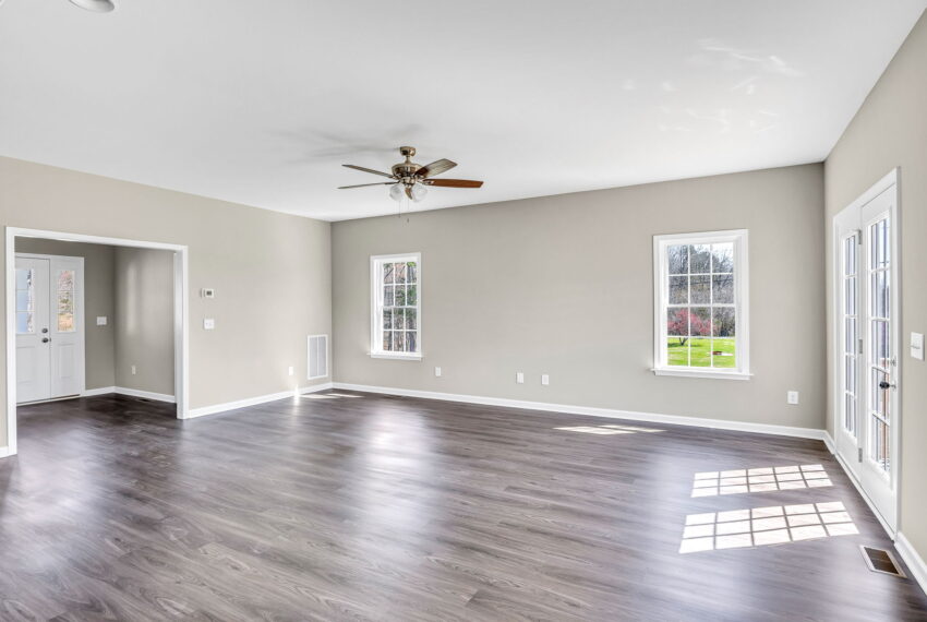 4704 Lord James Pl-10