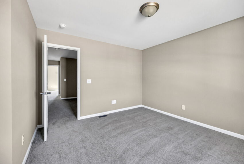 4704 Lord James Pl-14