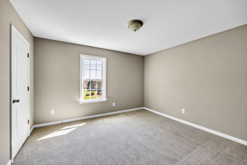 4704 Lord James Pl-17