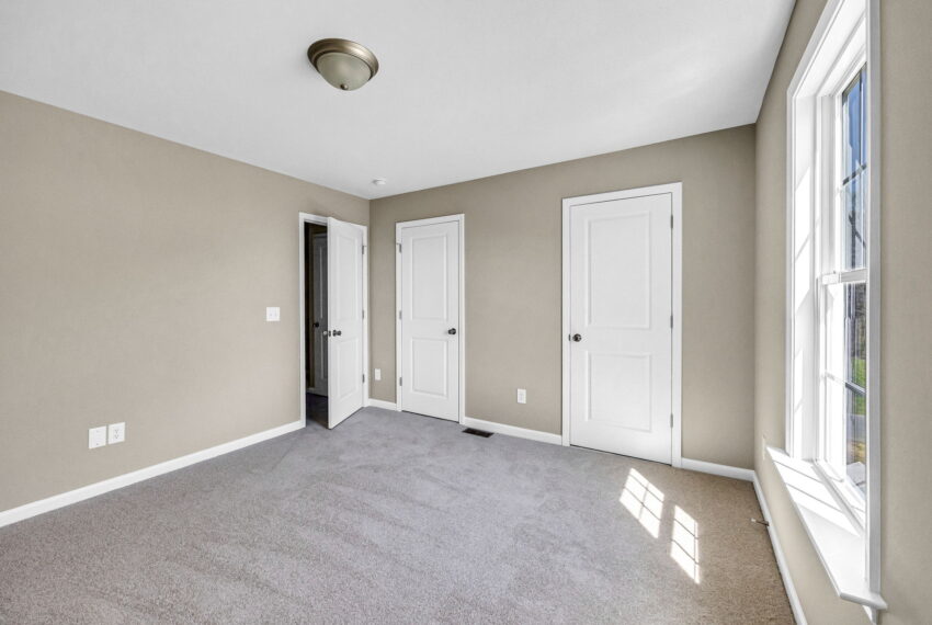 4704 Lord James Pl-18