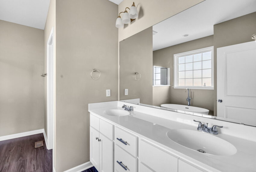 4704 Lord James Pl-21