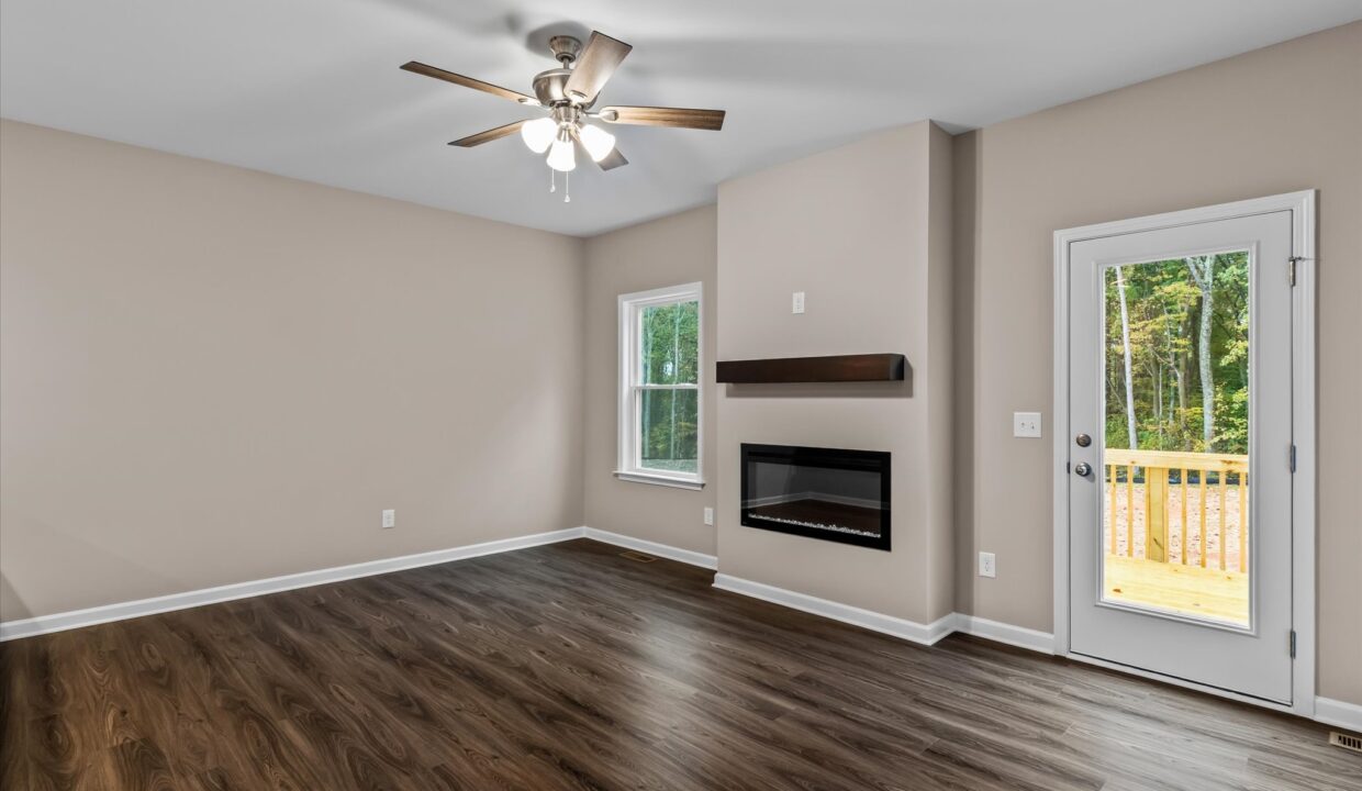 07-6067 Frye Bridge Road Great Room 1