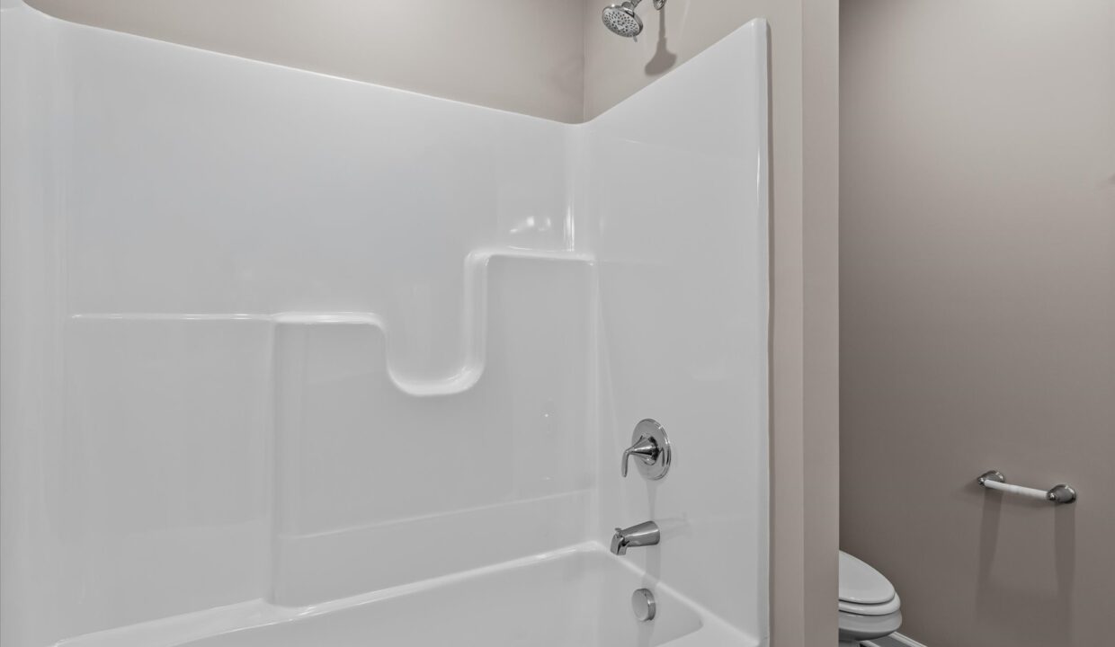 25-6067 Frye Bridge Road Hall Bath 2 2