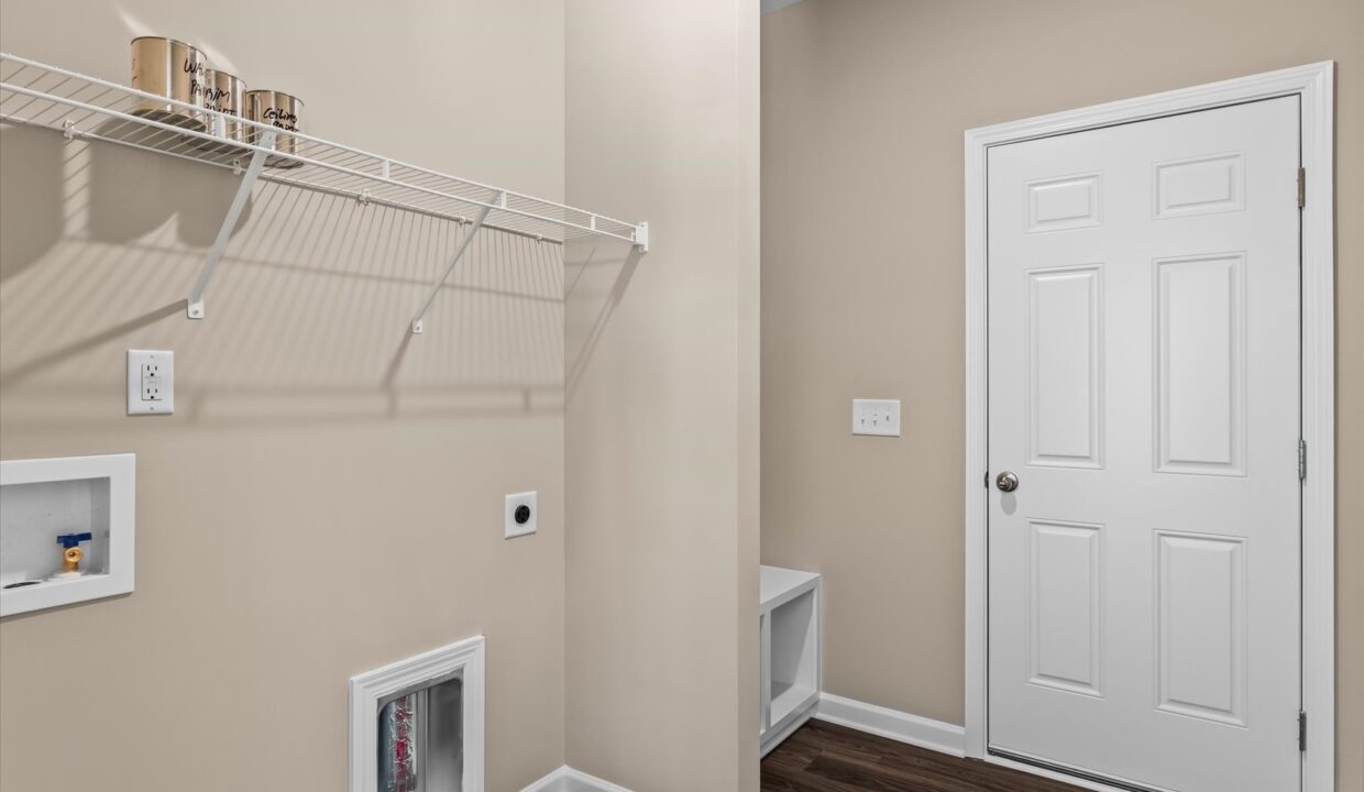 29-6049 Frye Bridge Road Laundry