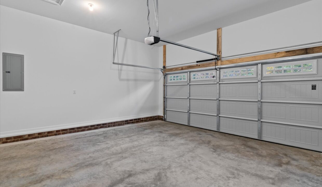 30-6067 Frye Bridge Road Garage