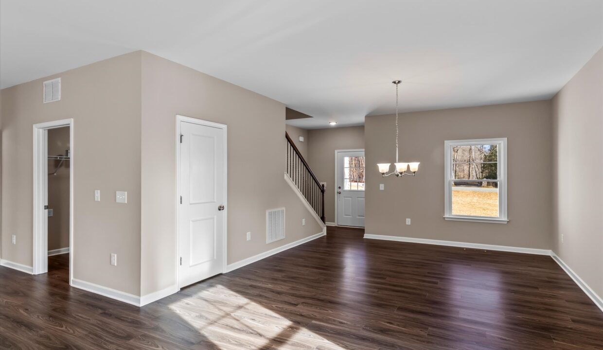 08-6061 Frye Bridge Road Dining Room 2