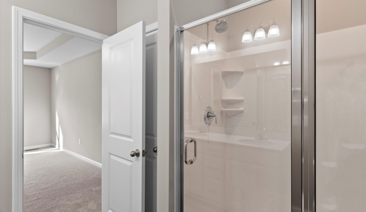 23-6061 Frye Bridge Road Primary Bedroom Bath 2