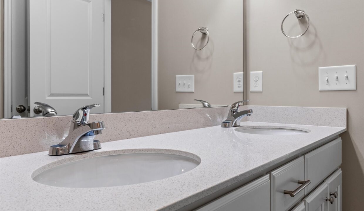 24-6061 Frye Bridge Road Primary Bedroom Bath 3