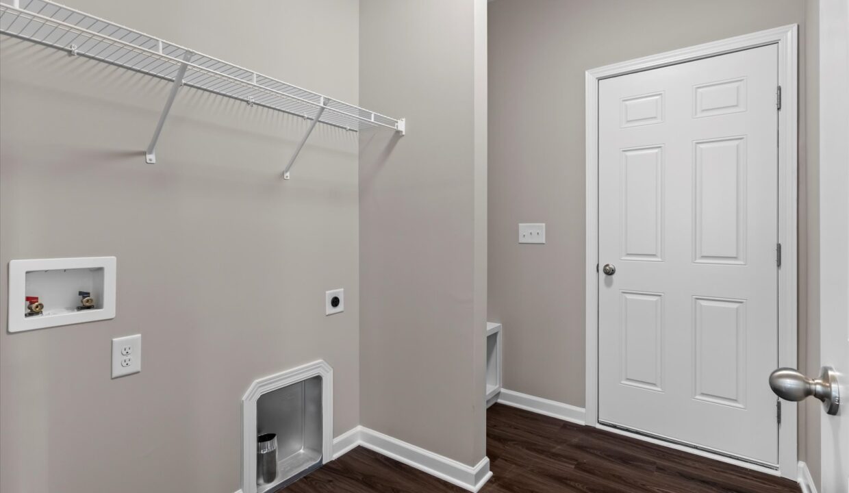 25-6061 Frye Bridge Road Laundry