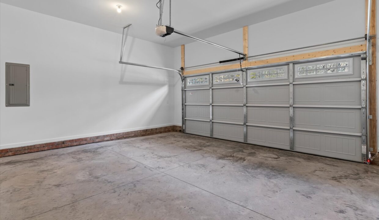 26-6061 Frye Bridge Road Garage