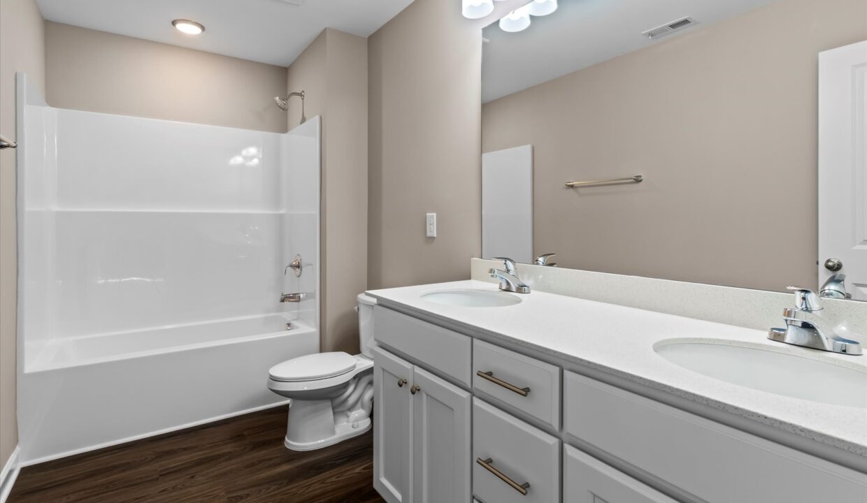 33-6061 Frye Bridge Road Hall Bath