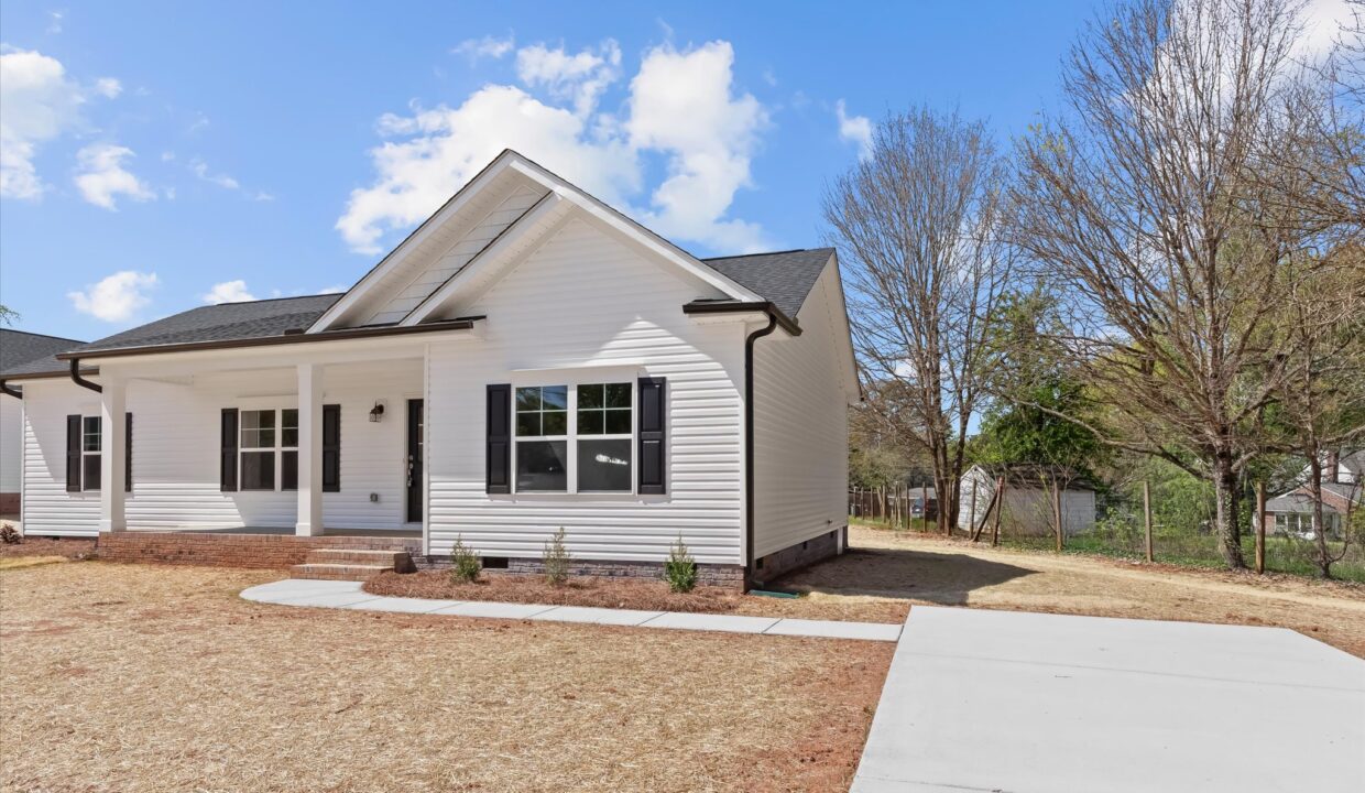 03-112 Vogler Drive Front 3