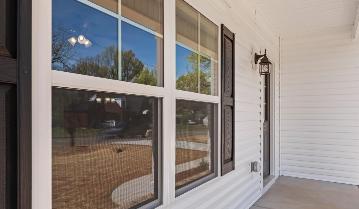 04-112 Vogler Drive Front 4