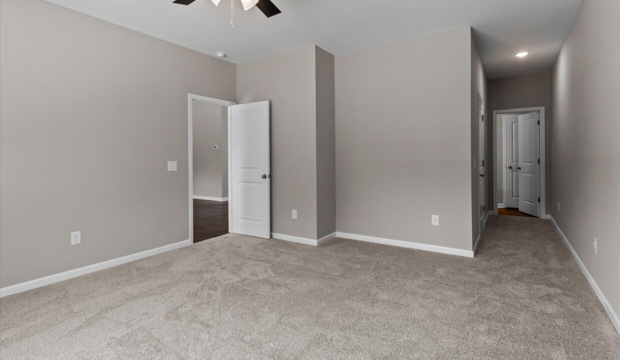 17-112 Vogler Drive Primary Bedroom 3