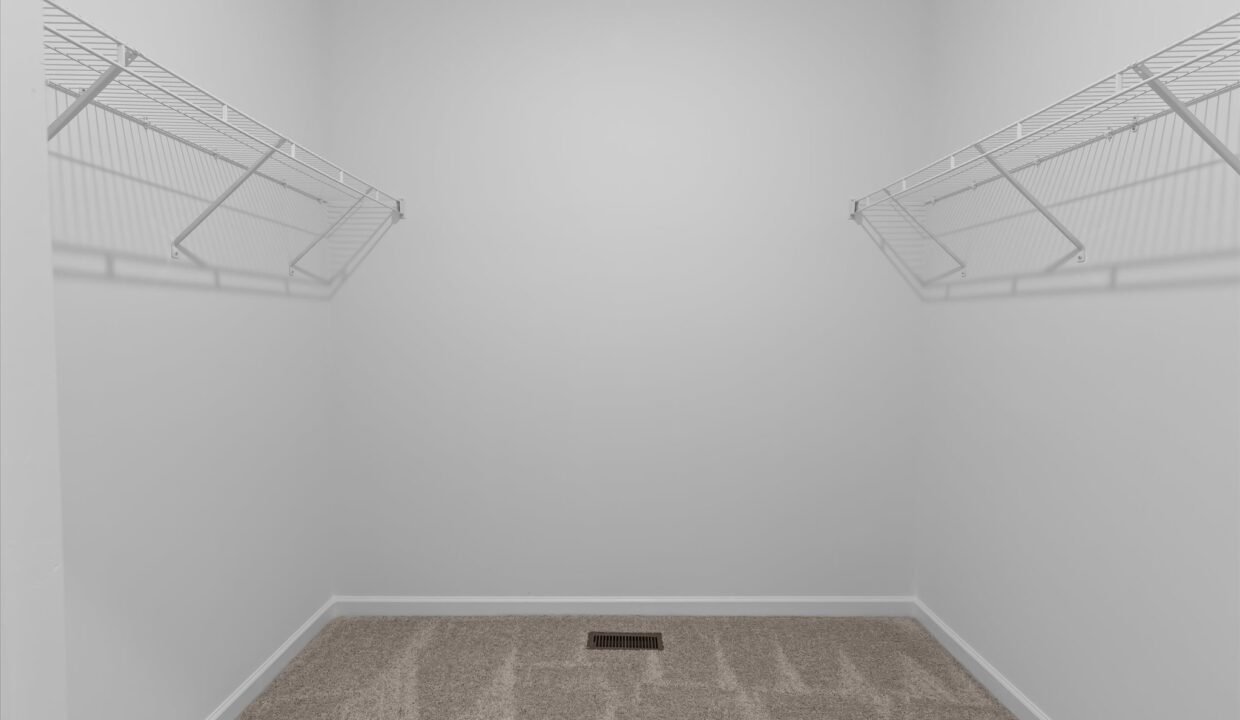 18-112 Vogler Drive Primary Bedroom Closet