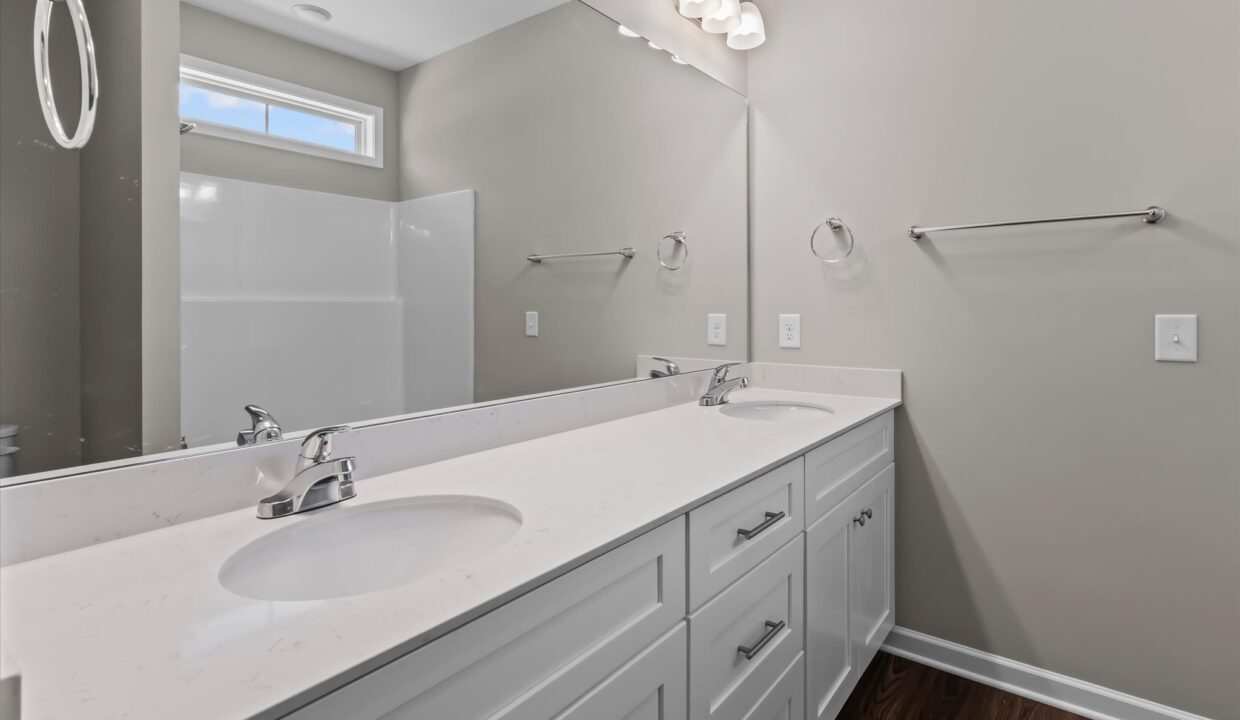 19-112 Vogler Drive Primary Bedroom Bath 1