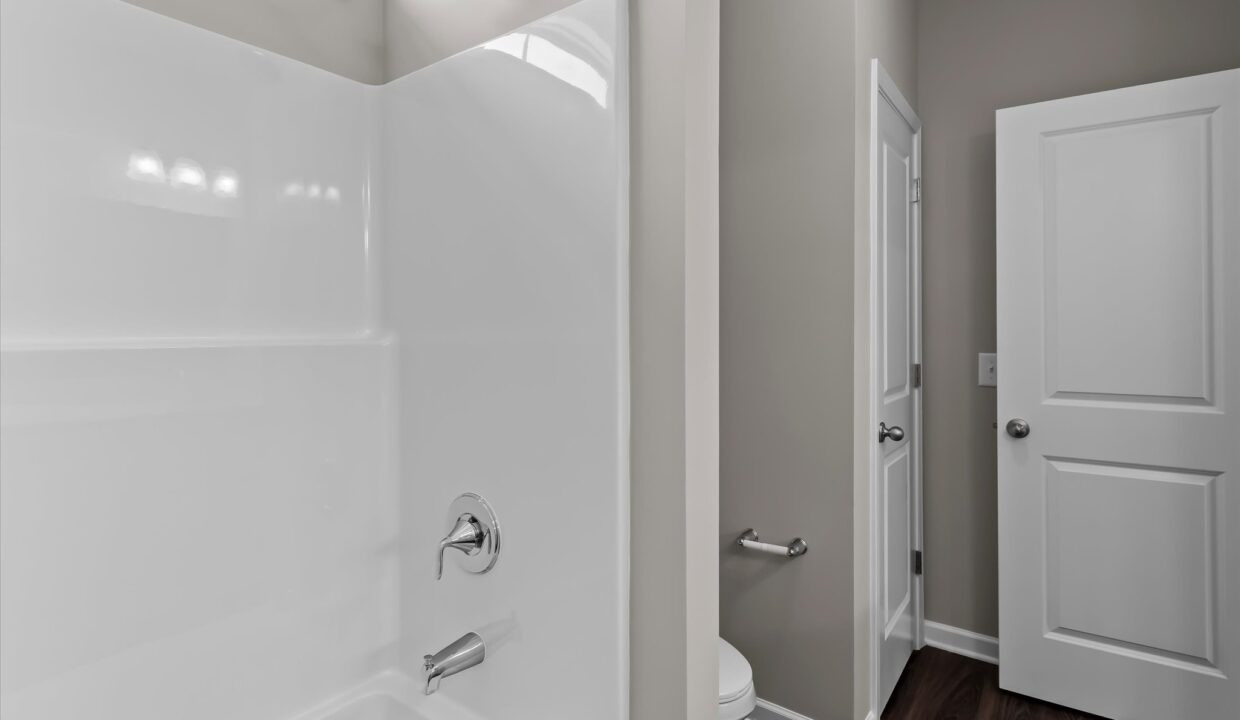 20-112 Vogler Drive Primary Bedroom Bath 2