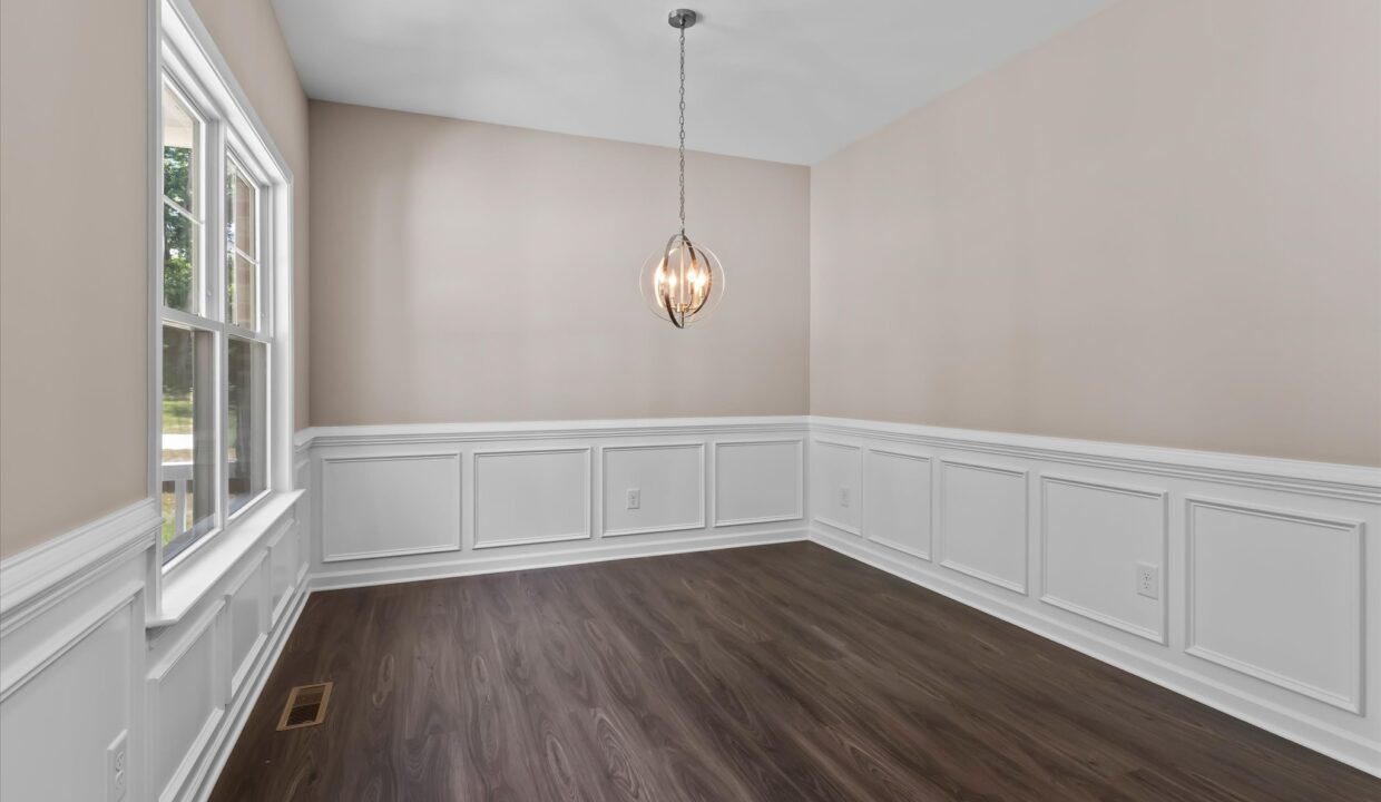 01-6055 Frye Bridge Dining Room 1