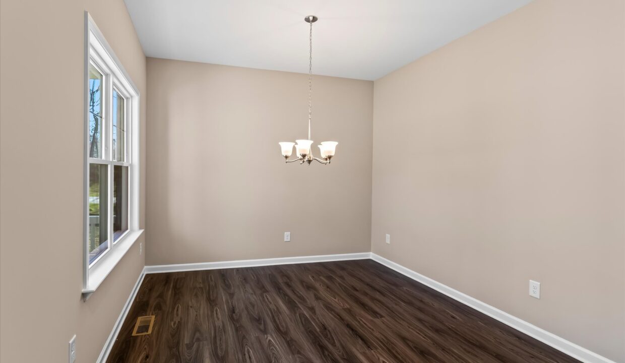 06-6055 Frye Bridge Road Dining Room 1