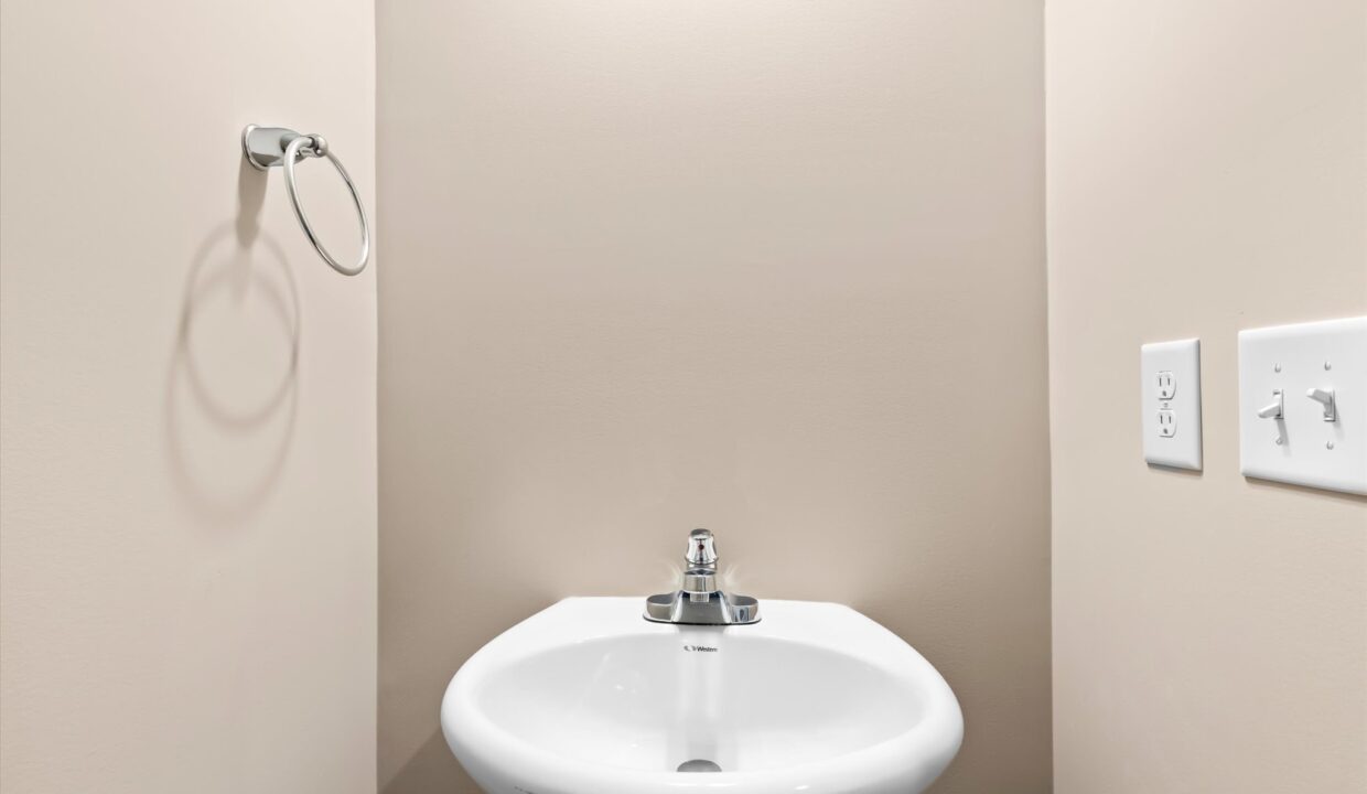 17-6055 Frye Bridge Road Half Bath