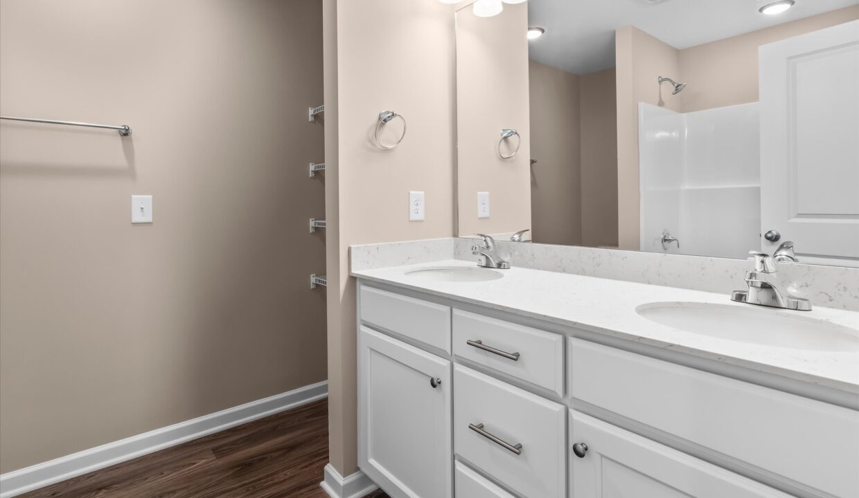 29-6055 Frye Bridge Road Hall Bath 1