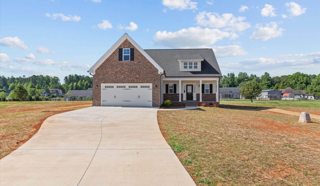 01-7104 Lukes Court Front 1