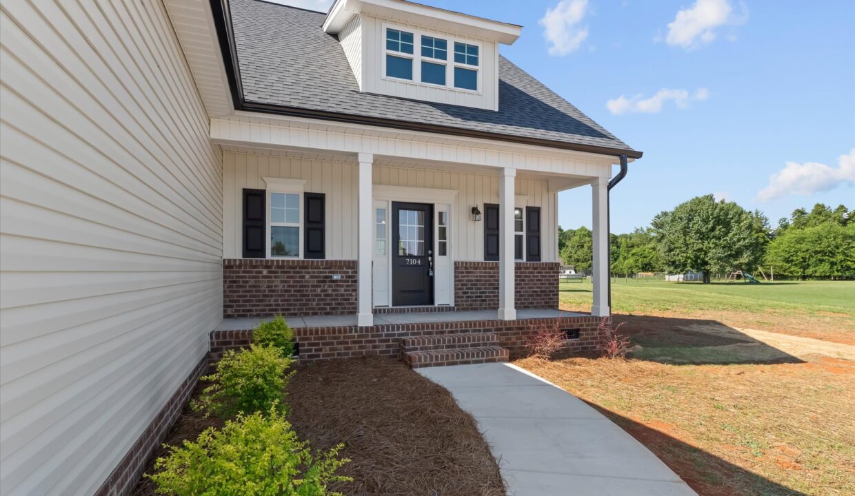 02-7104 Lukes Court Front 2