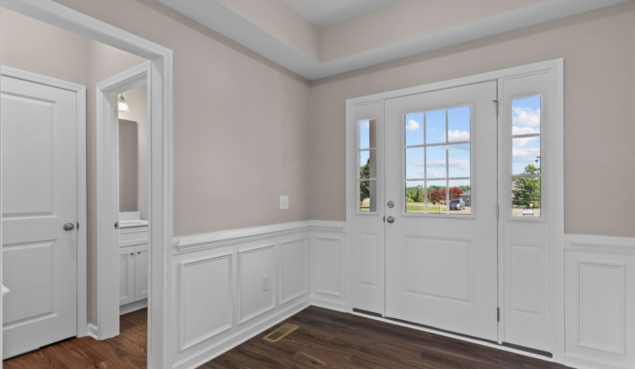 03-7104 Lukes Court Foyer 1
