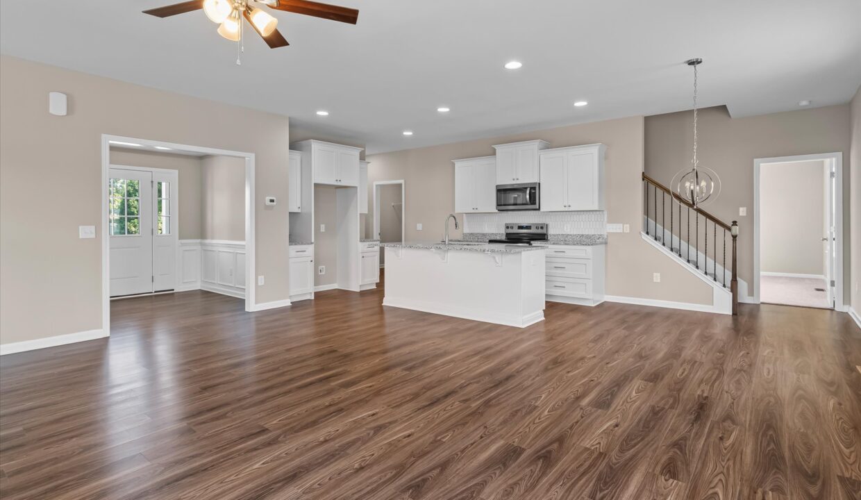 07-7104 Lukes Court Great Room 4