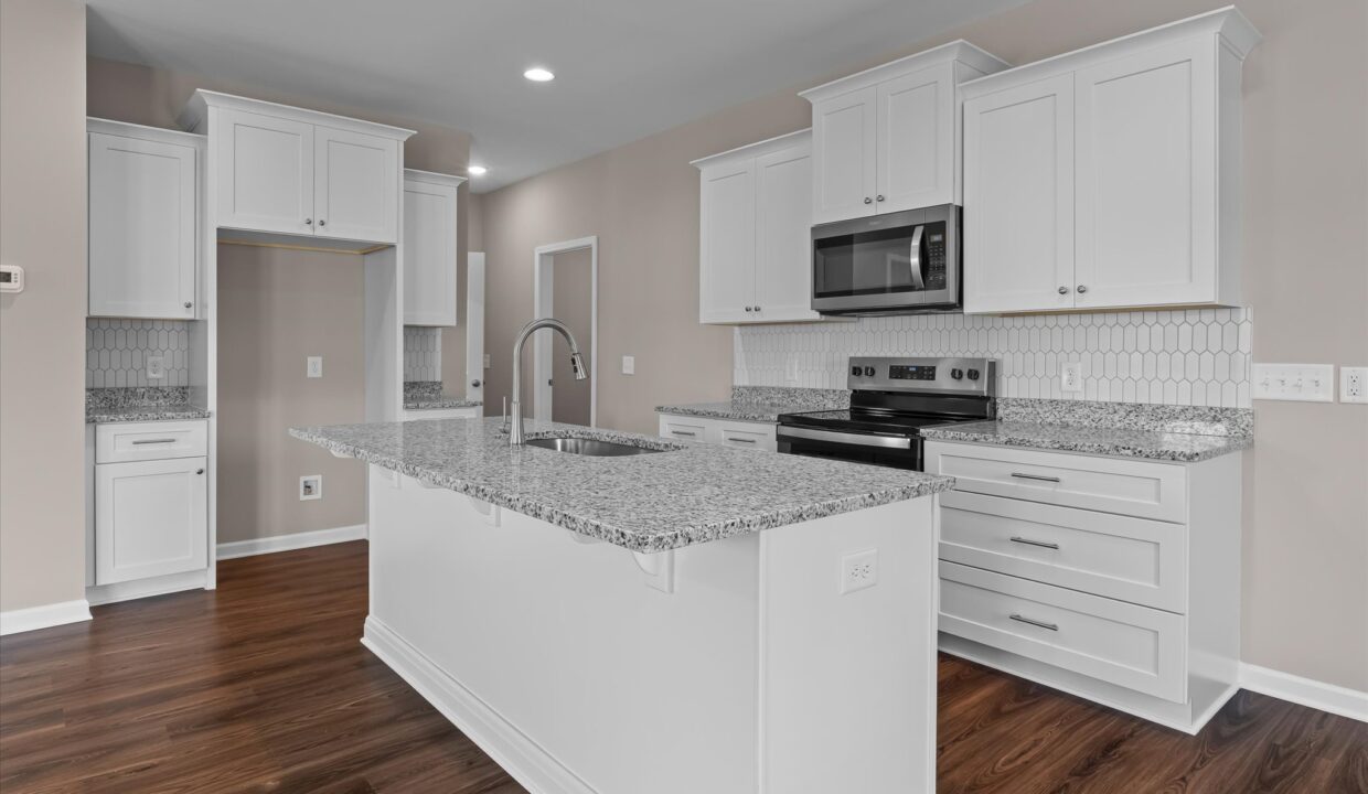 08-7104 Lukes Court Kitchen 1