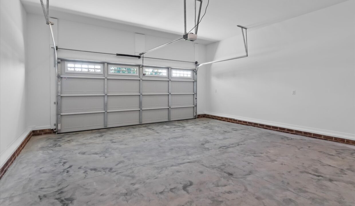 14-7104 Lukes Court Garage