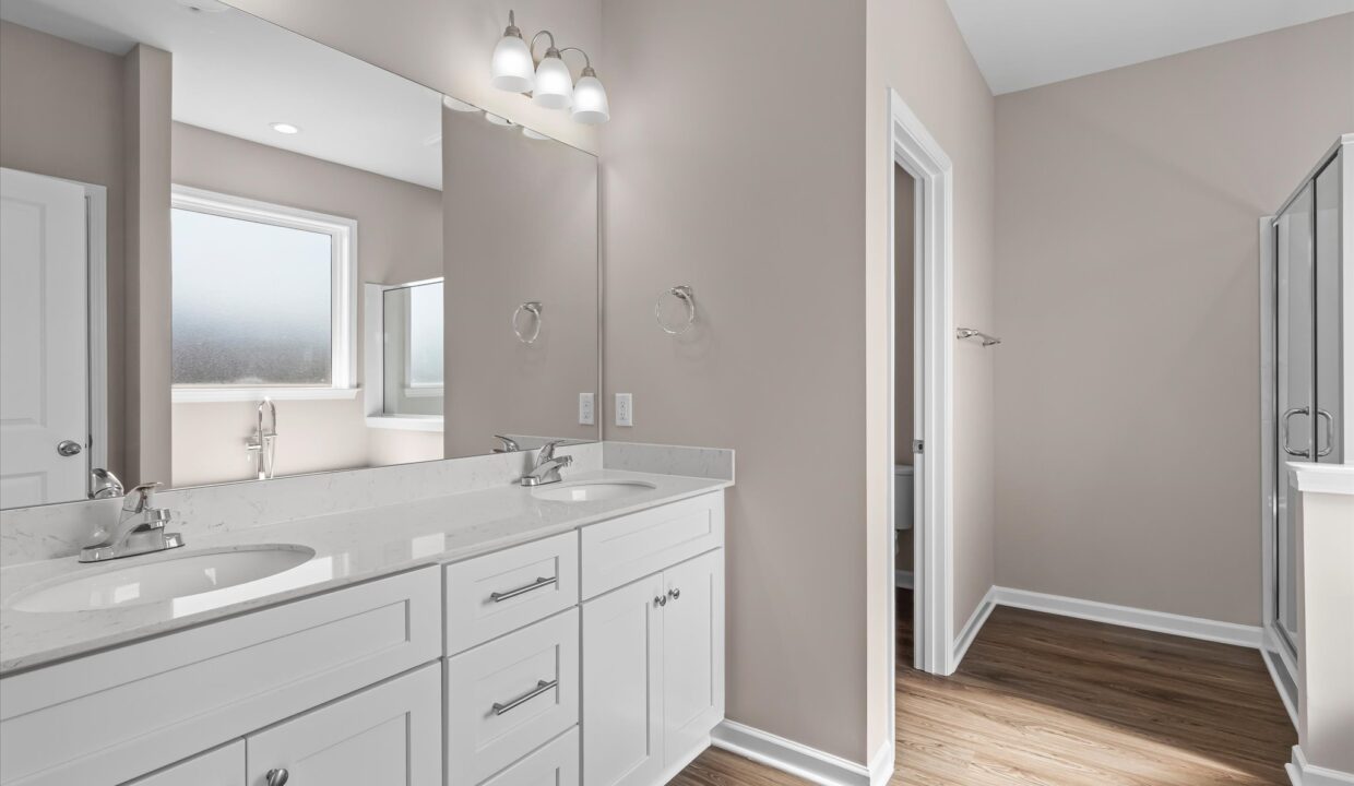 18-7104 Lukes Court Primary Bedroom Bath 1