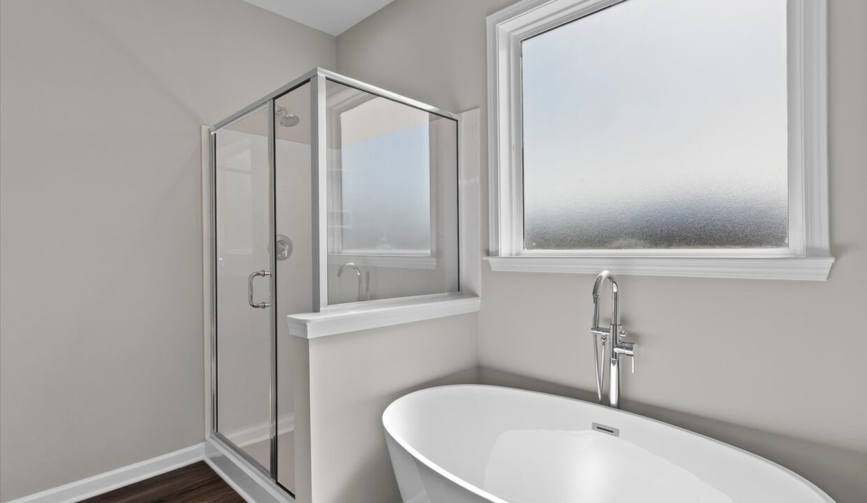 19-7104 Lukes Court Primary Bedroom Bath 2