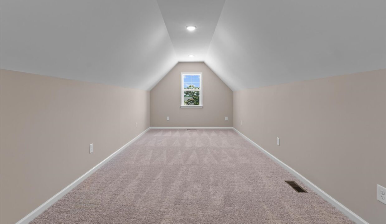 24-7104 Lukes Court Bonus Room 1