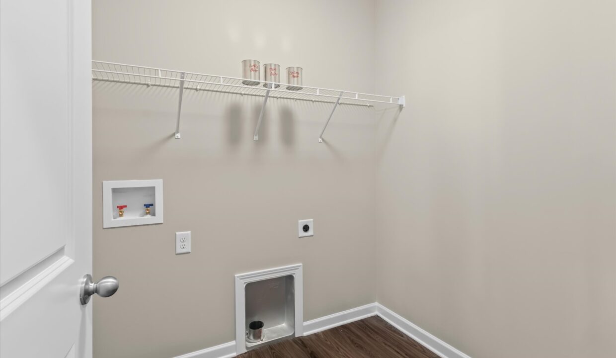 16-6803 McPherson Clay Road Laundry