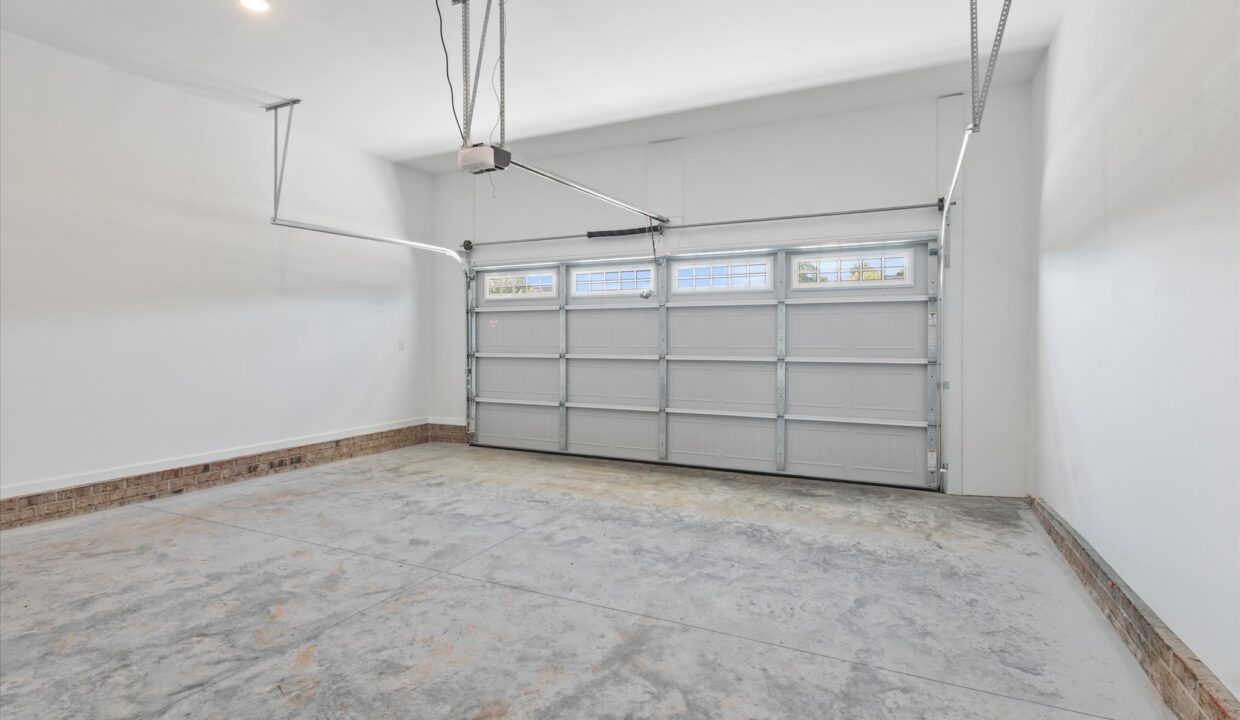 18-6803 McPherson Clay Road Garage