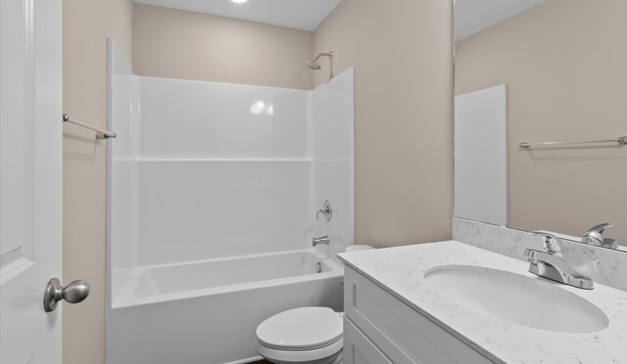 32-6803 McPherson Clay Road Hall Bath